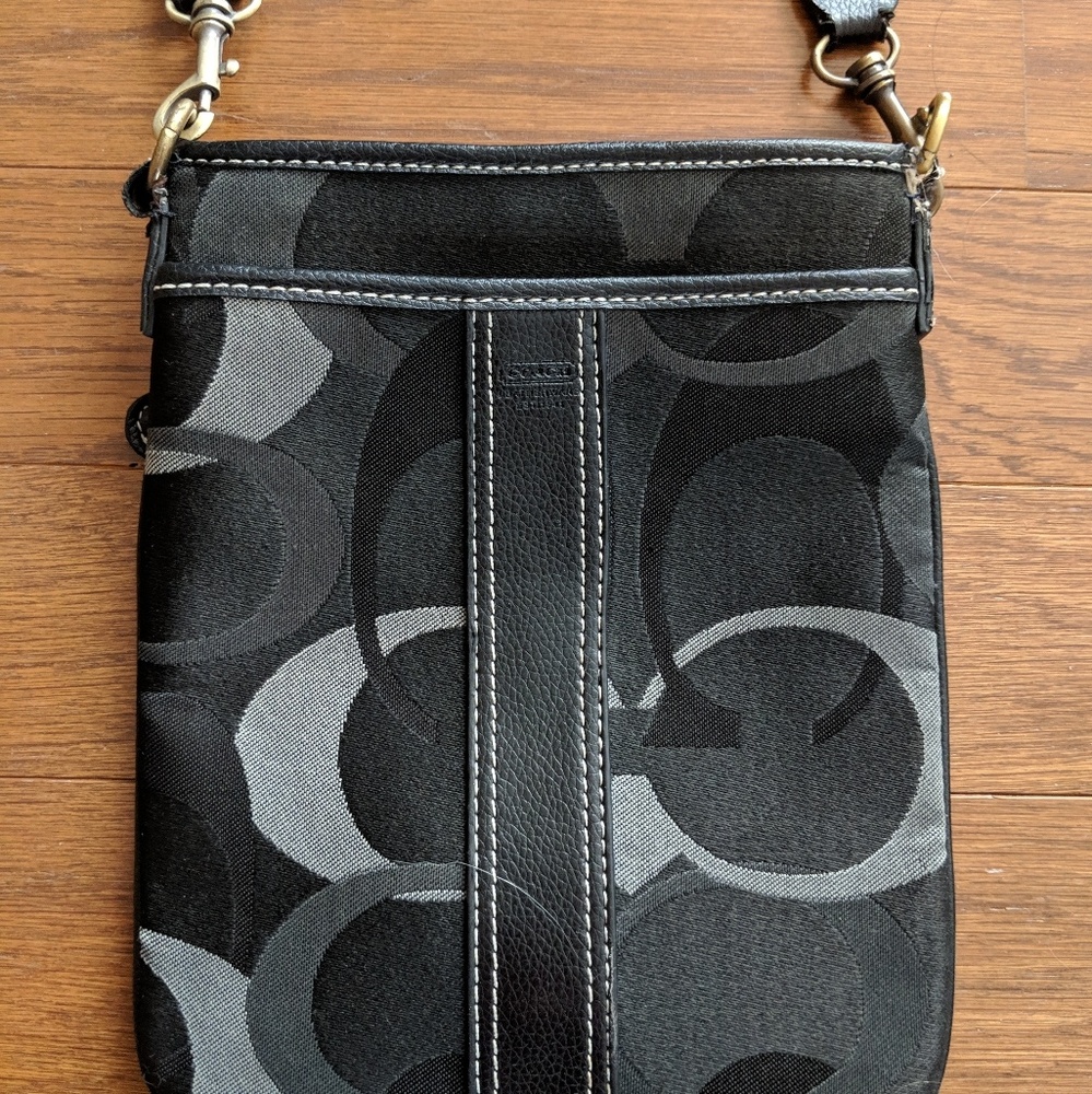 Coach classic logo crossbody purse black